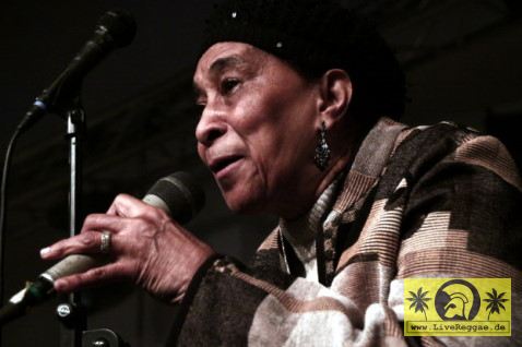 Doreen Shaffer (Jam) and The Moon Invaders - Tighten Up Festival - Volkspark, Halle 30. Januar 2010 (16).JPG